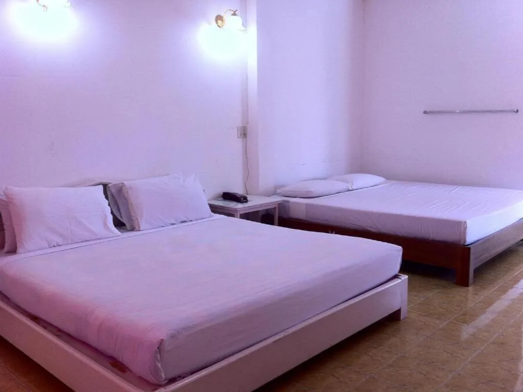 Bed in Chumphon Park Resort