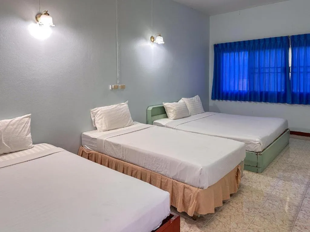 Bed in Chumphon Park Resort