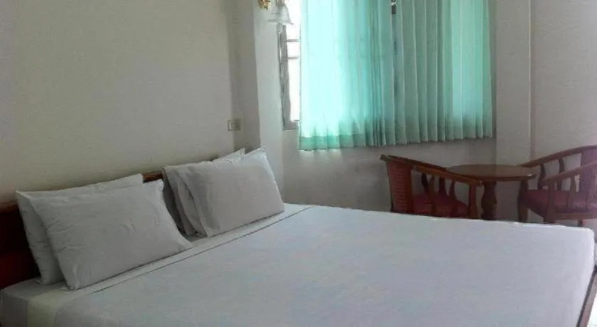 Bed in Chumphon Park Resort