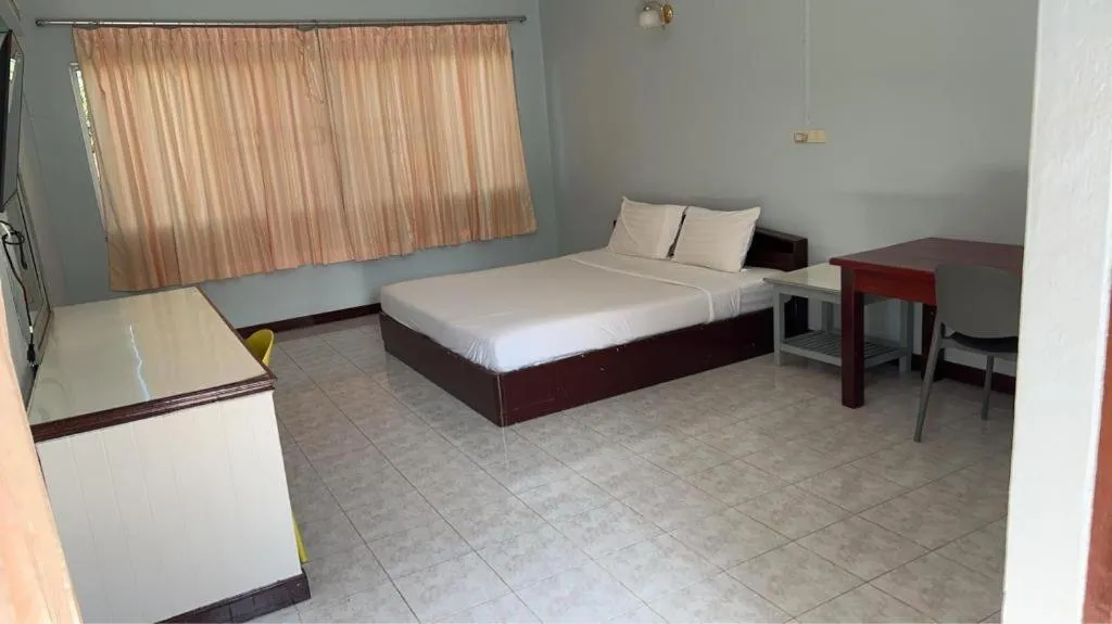 Bed in Chumphon Park Resort