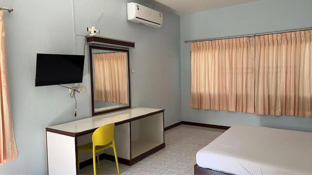 Bed in Chumphon Park Resort