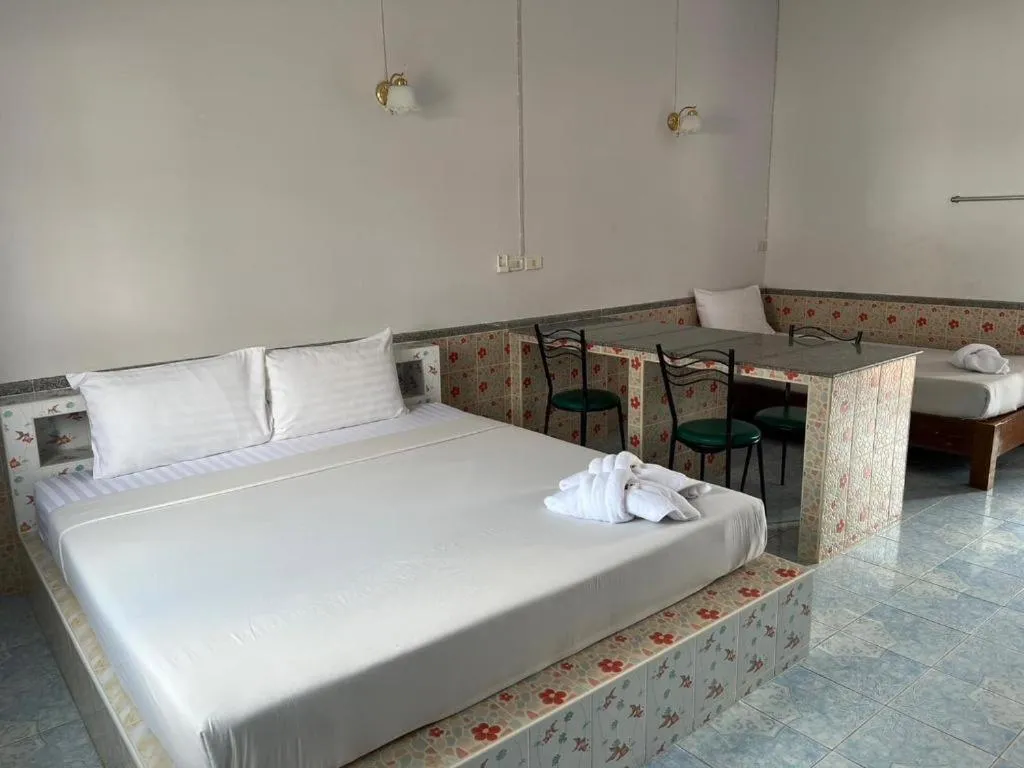 Bed in Chumphon Park Resort