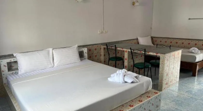 Bed in Chumphon Park Resort