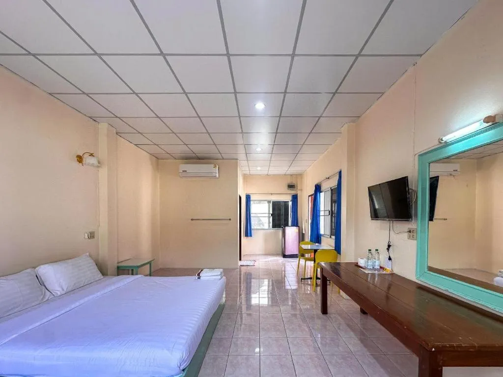 Bed in Chumphon Park Resort