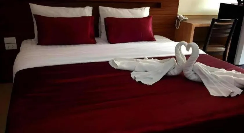 Bed in Amnauysuk Hotel