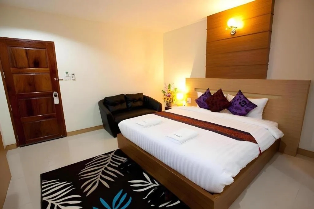 Bed in Amnauysuk Hotel