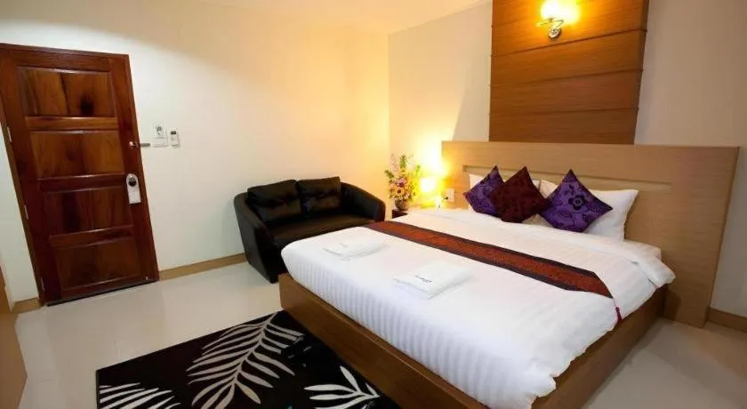 Bed in Amnauysuk Hotel