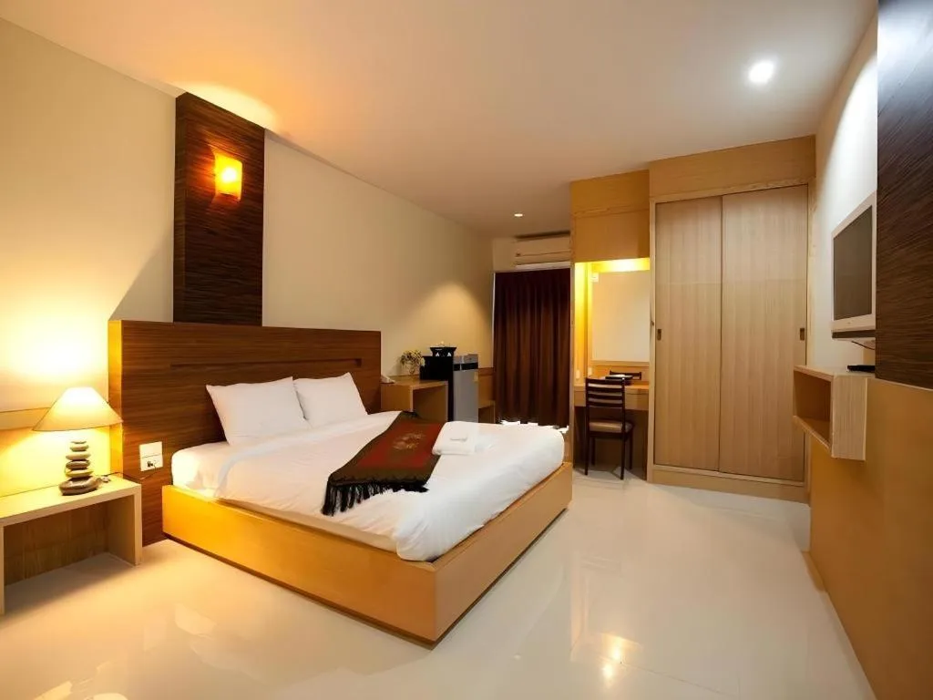 Bed in Amnauysuk Hotel