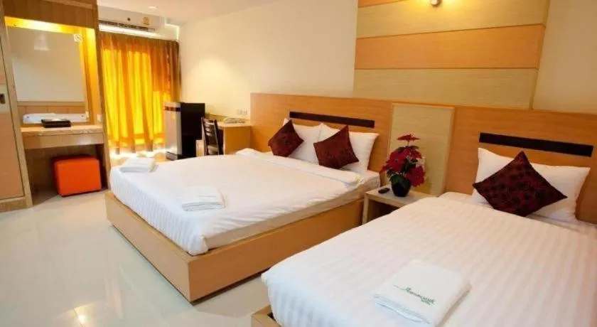 Bed in Amnauysuk Hotel