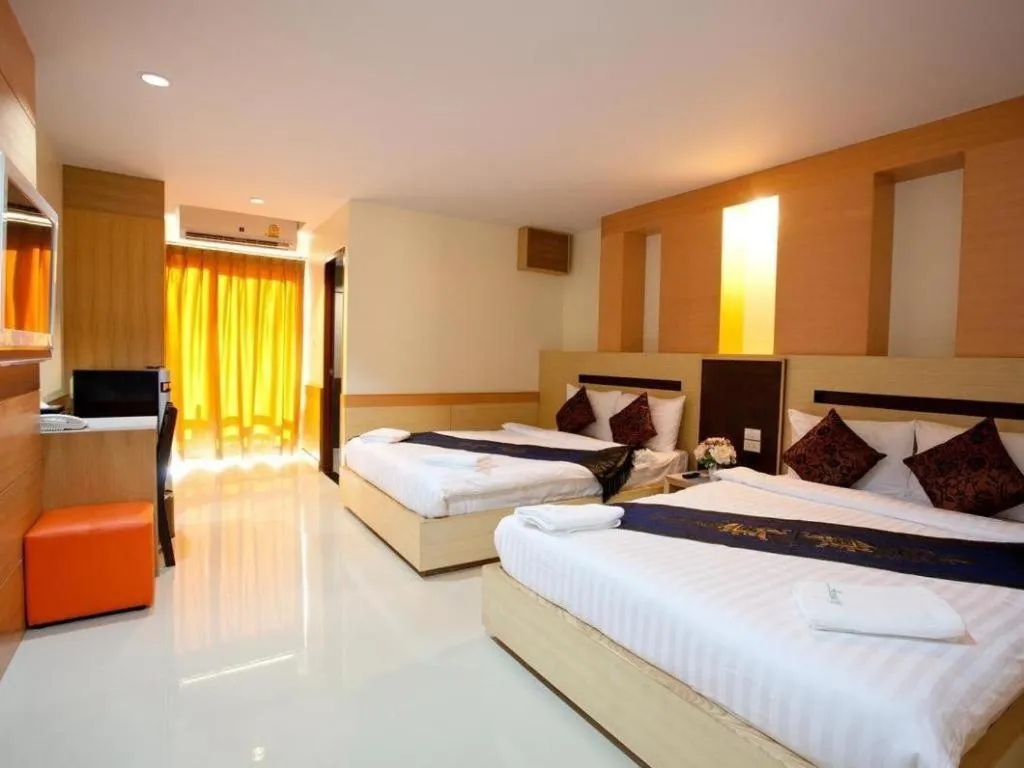 Bed in Amnauysuk Hotel