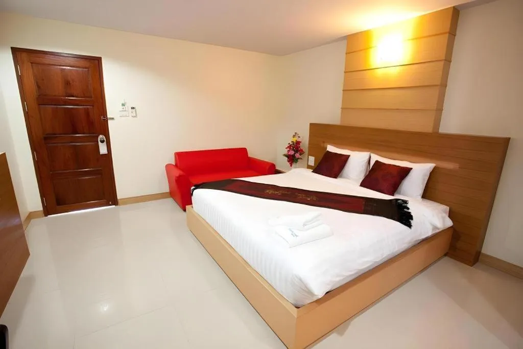 Bed in Amnauysuk Hotel