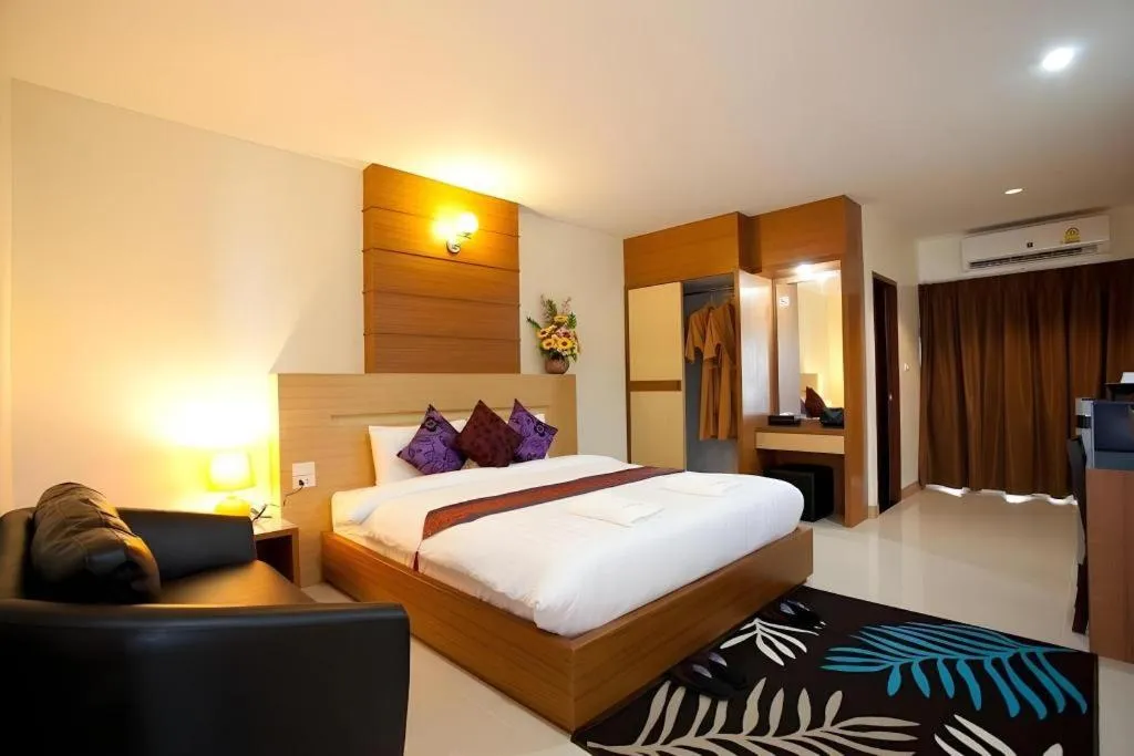 Bed in Amnauysuk Hotel