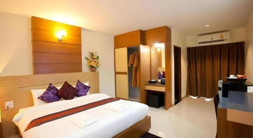 Bed in Amnauysuk Hotel