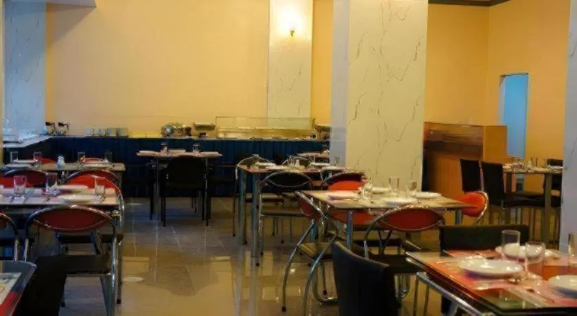 J Two S Pratunam Hotel