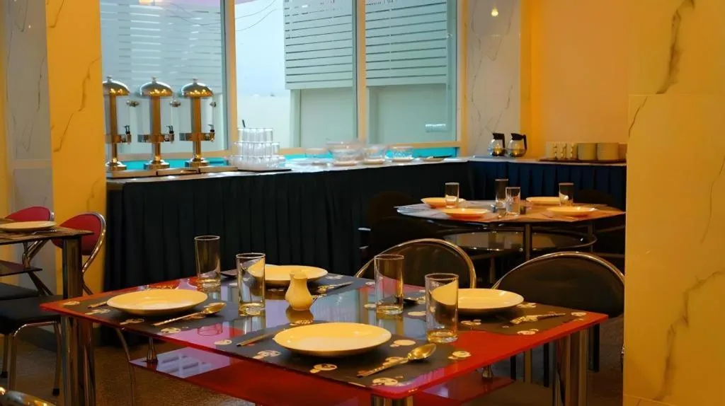 J Two S Pratunam Hotel