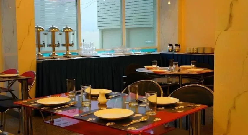 J Two S Pratunam Hotel