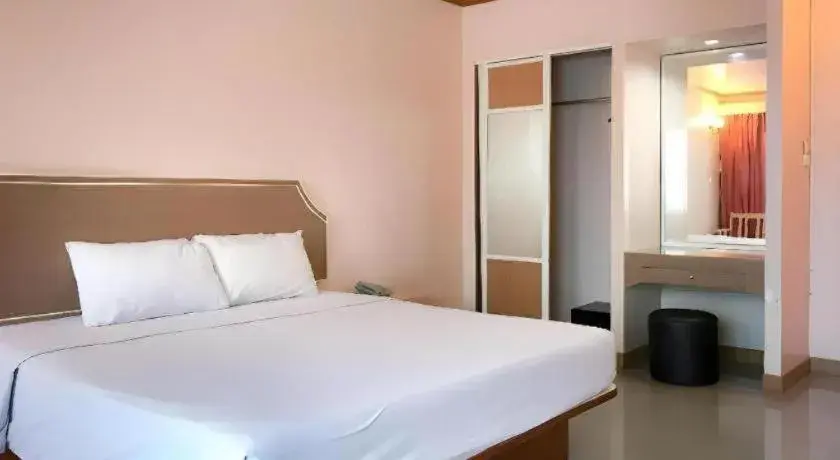 Bed in J Two S Pratunam Hotel Bed in J Two S Pratunam Hotel