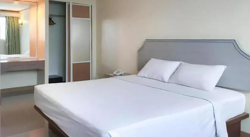 Bed in J Two S Pratunam Hotel Bed in J Two S Pratunam Hotel