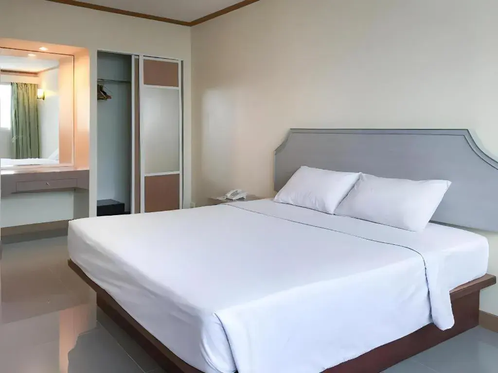 Bed in J Two S Pratunam Hotel Bed in J Two S Pratunam Hotel