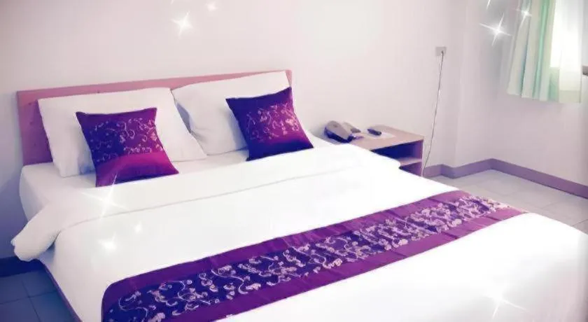 Bed in Central Place Hotel