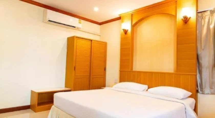 Bed in Baan Ingna Resort Hotel