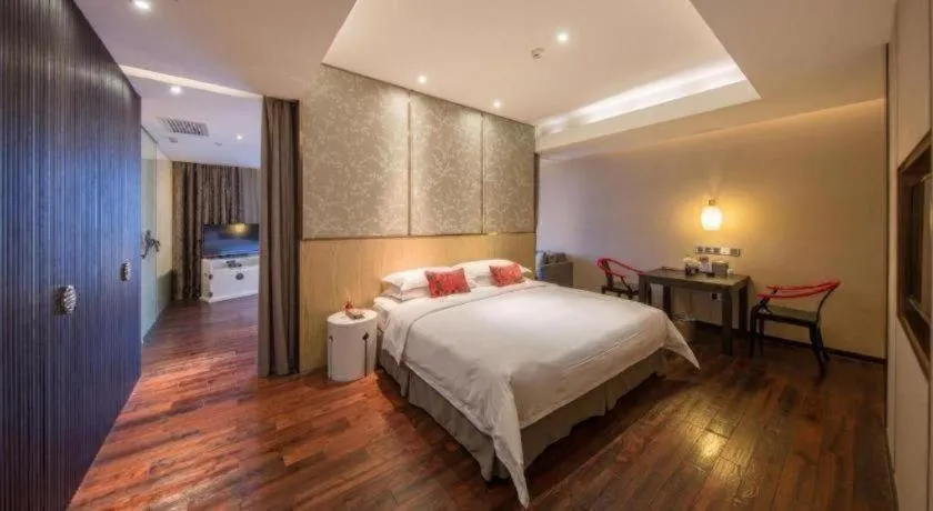 Bed in DongGuan JOYC Hotel 