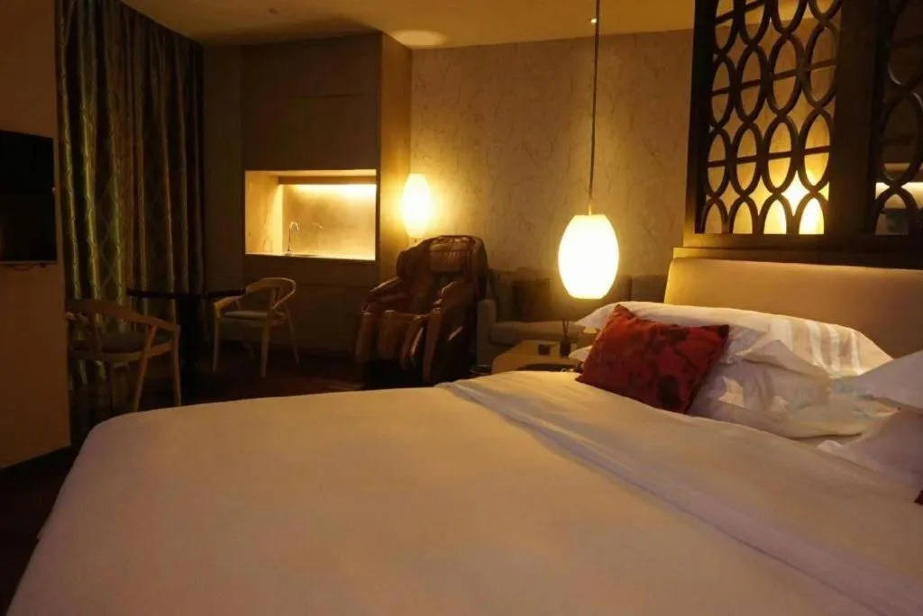 Bed in DongGuan JOYC Hotel 