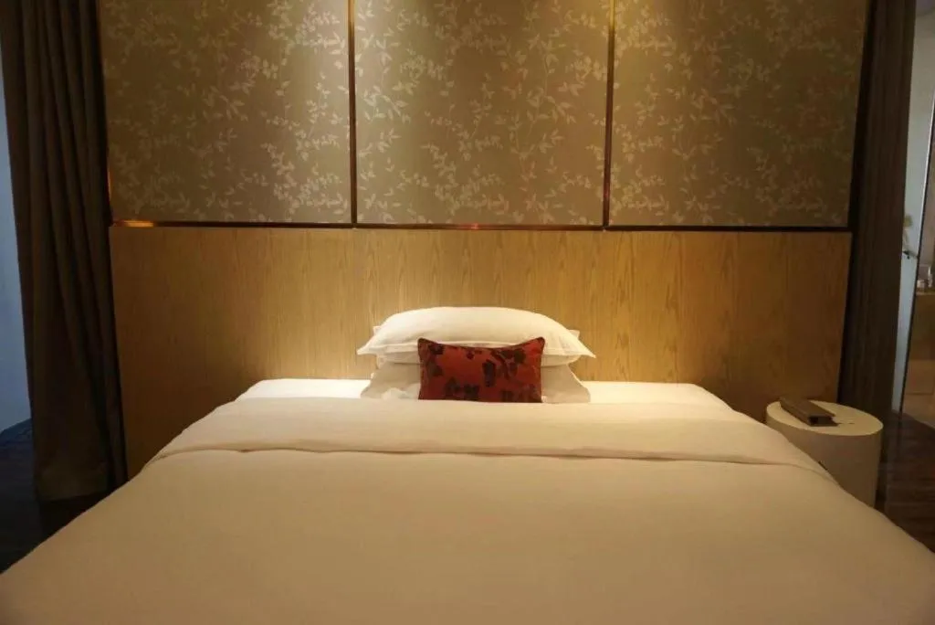 Bed in DongGuan JOYC Hotel 