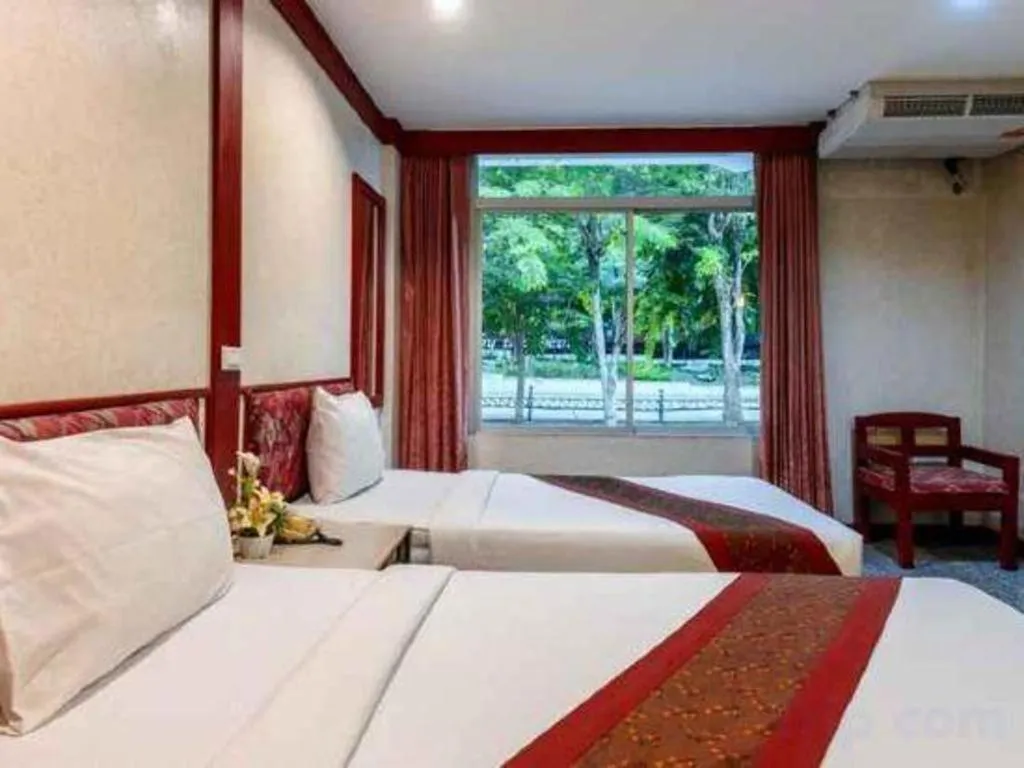 Bed in Beverly Hill Park Hotel