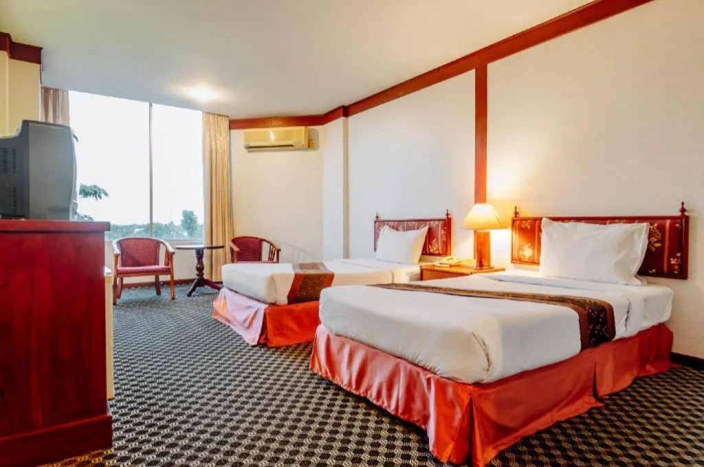 Bed in Beverly Hill Park Hotel