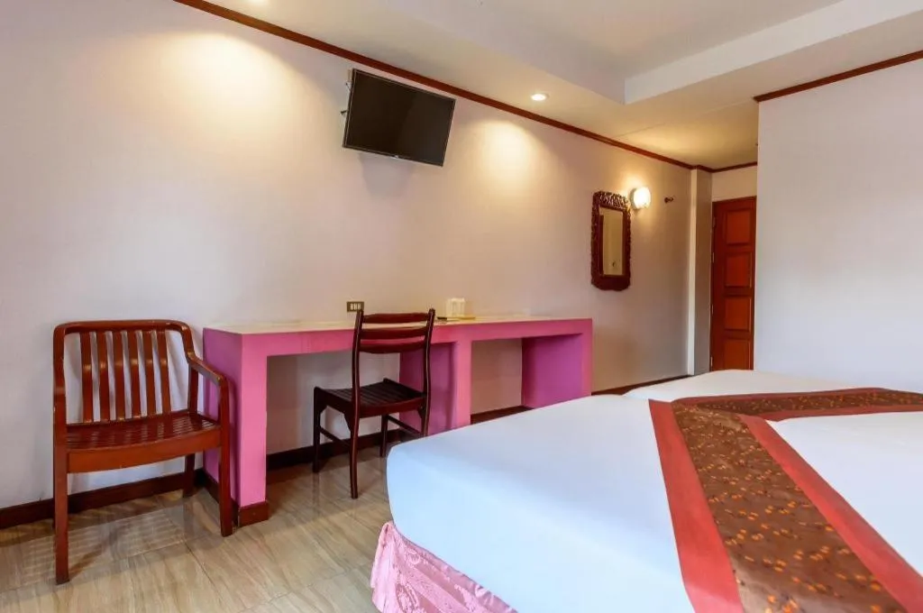 Bed in Beverly Hill Park Hotel