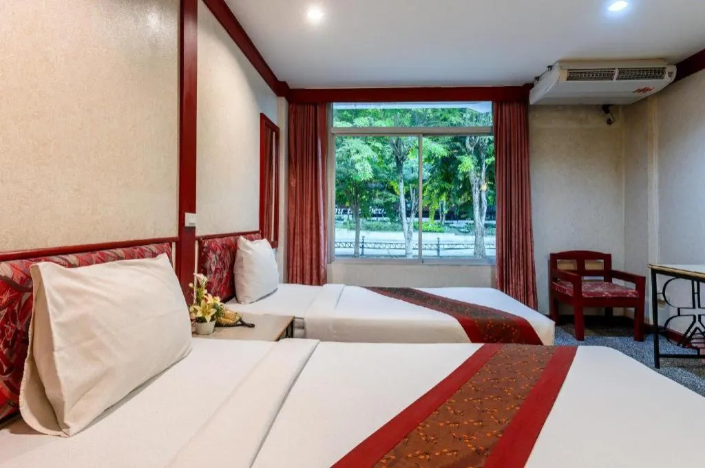 Bed in Beverly Hill Park Hotel