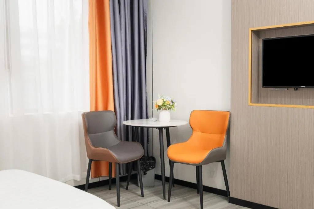 Bed in Renhe Good East Hotel