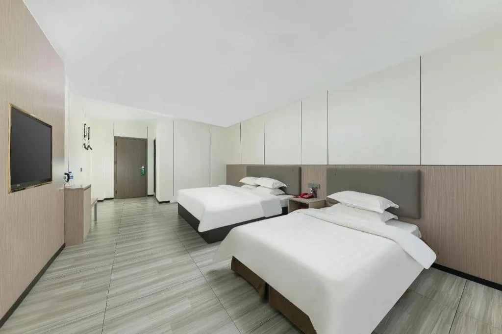 Bed in Renhe Good East Hotel