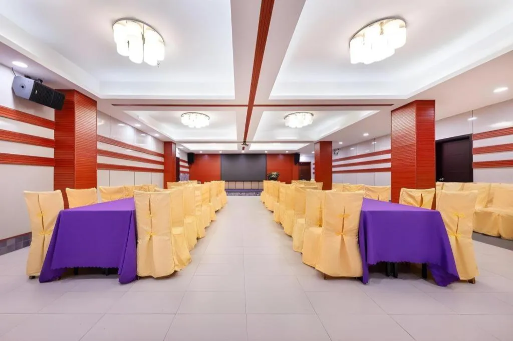 Renhe Good East Hotel