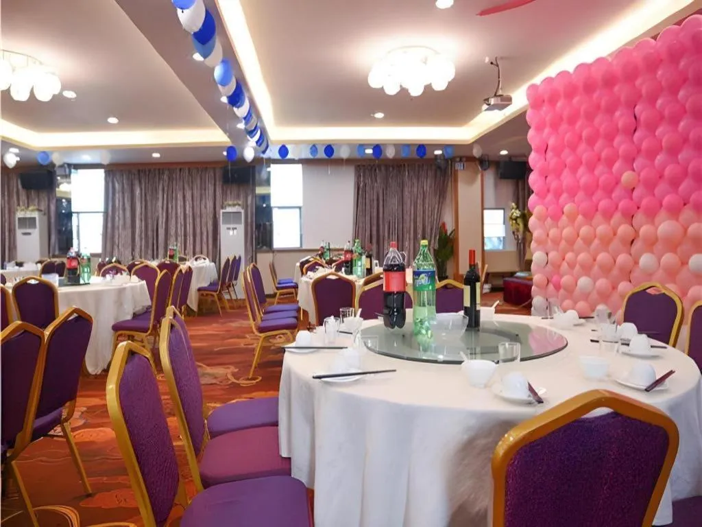 Renhe Good East Hotel