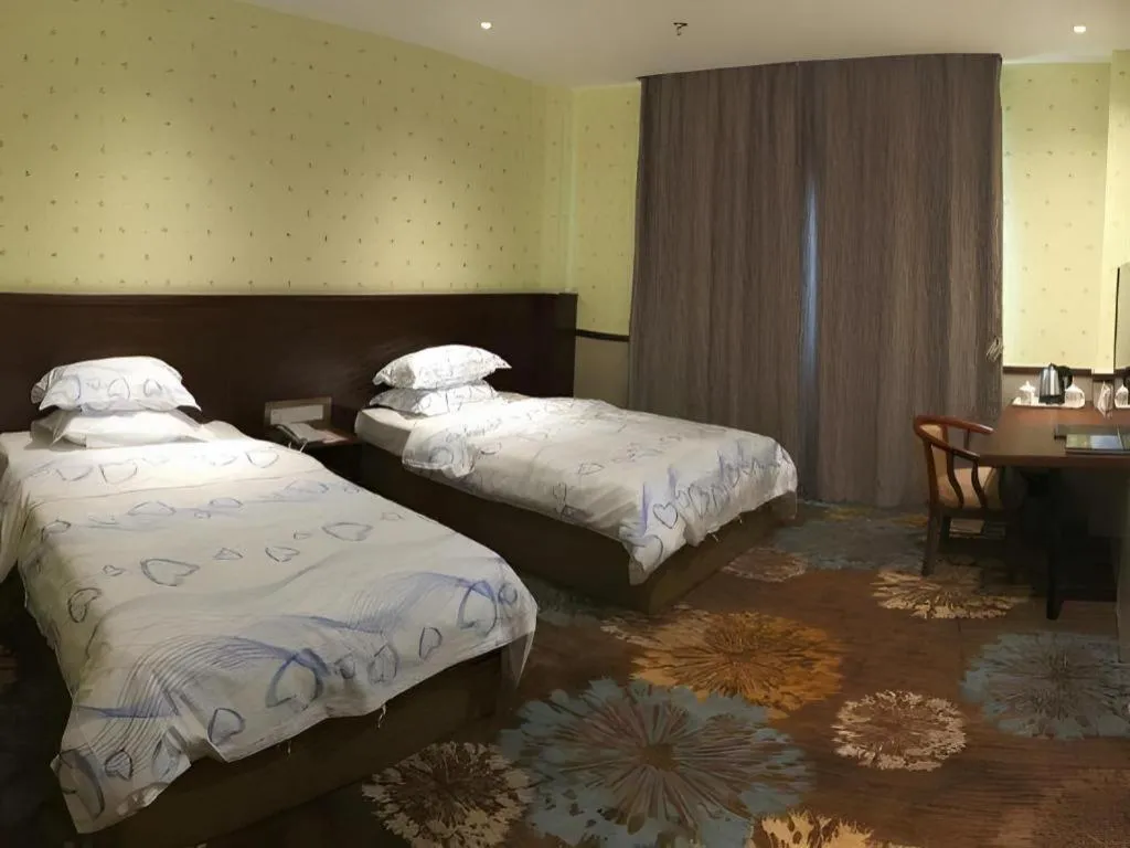 Bed in Renhe Good East Hotel