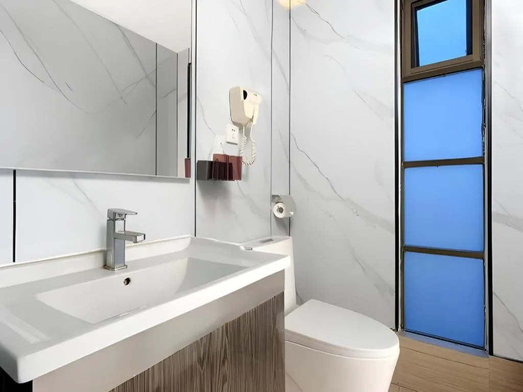 Renhe Good East Hotel