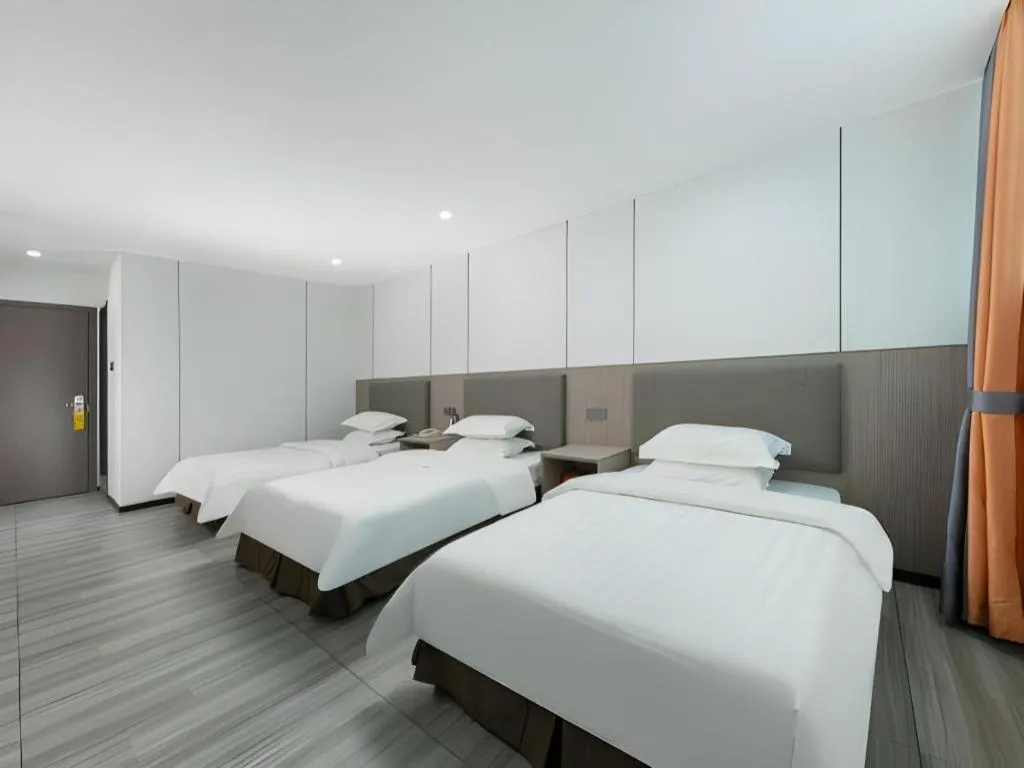 Bed in Renhe Good East Hotel