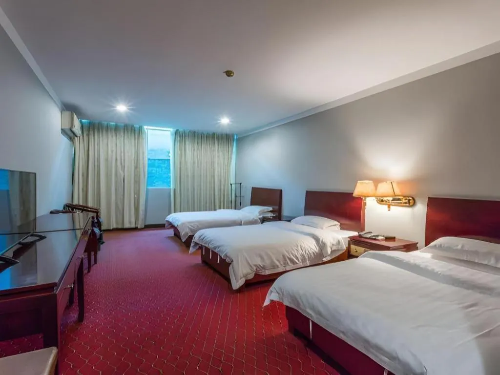 Bed in Renhe Good East Hotel