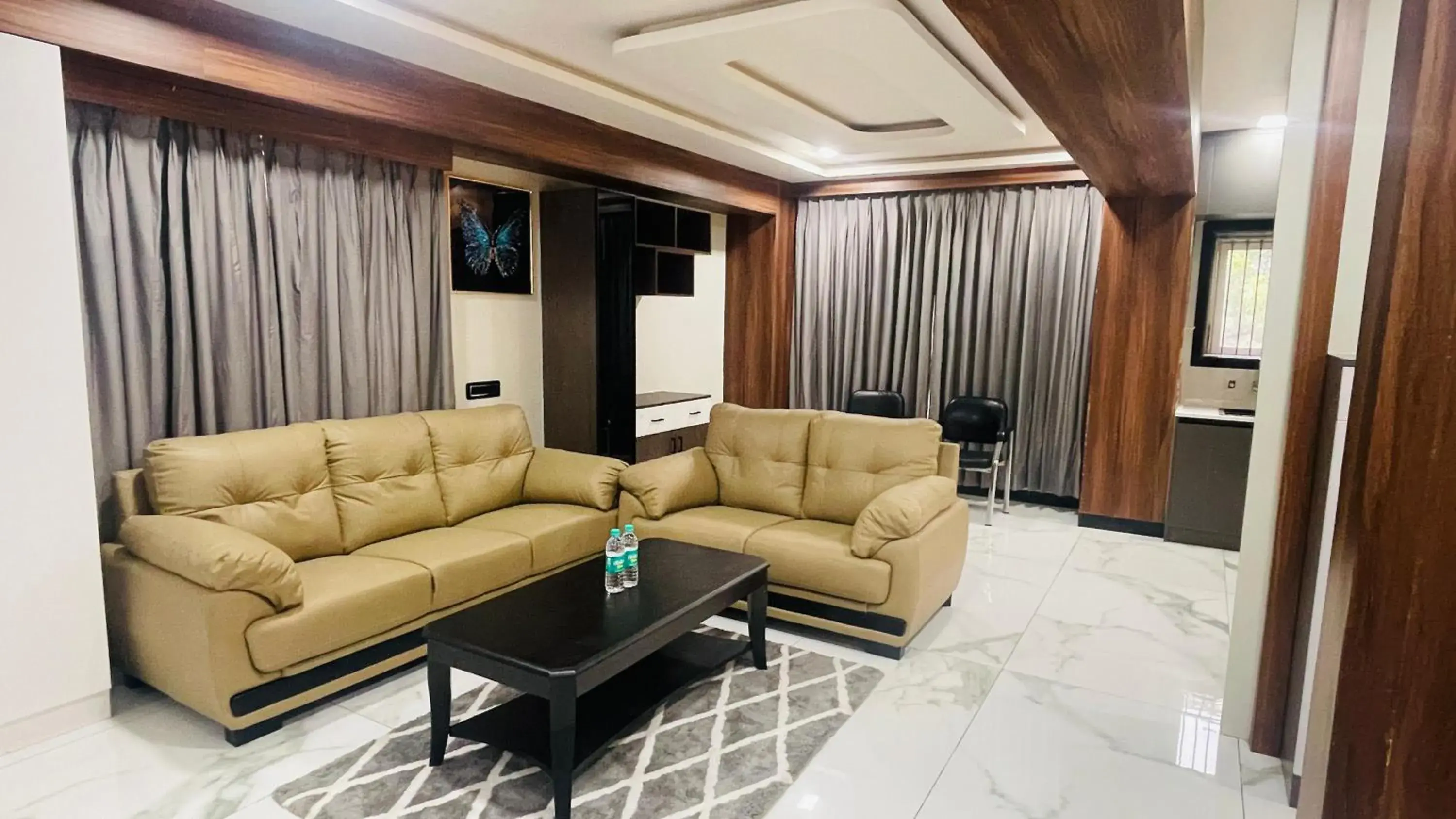 Superior King Suite in Hotel Sai Palace Inn Superior King Suite in Hotel Sai Palace Inn