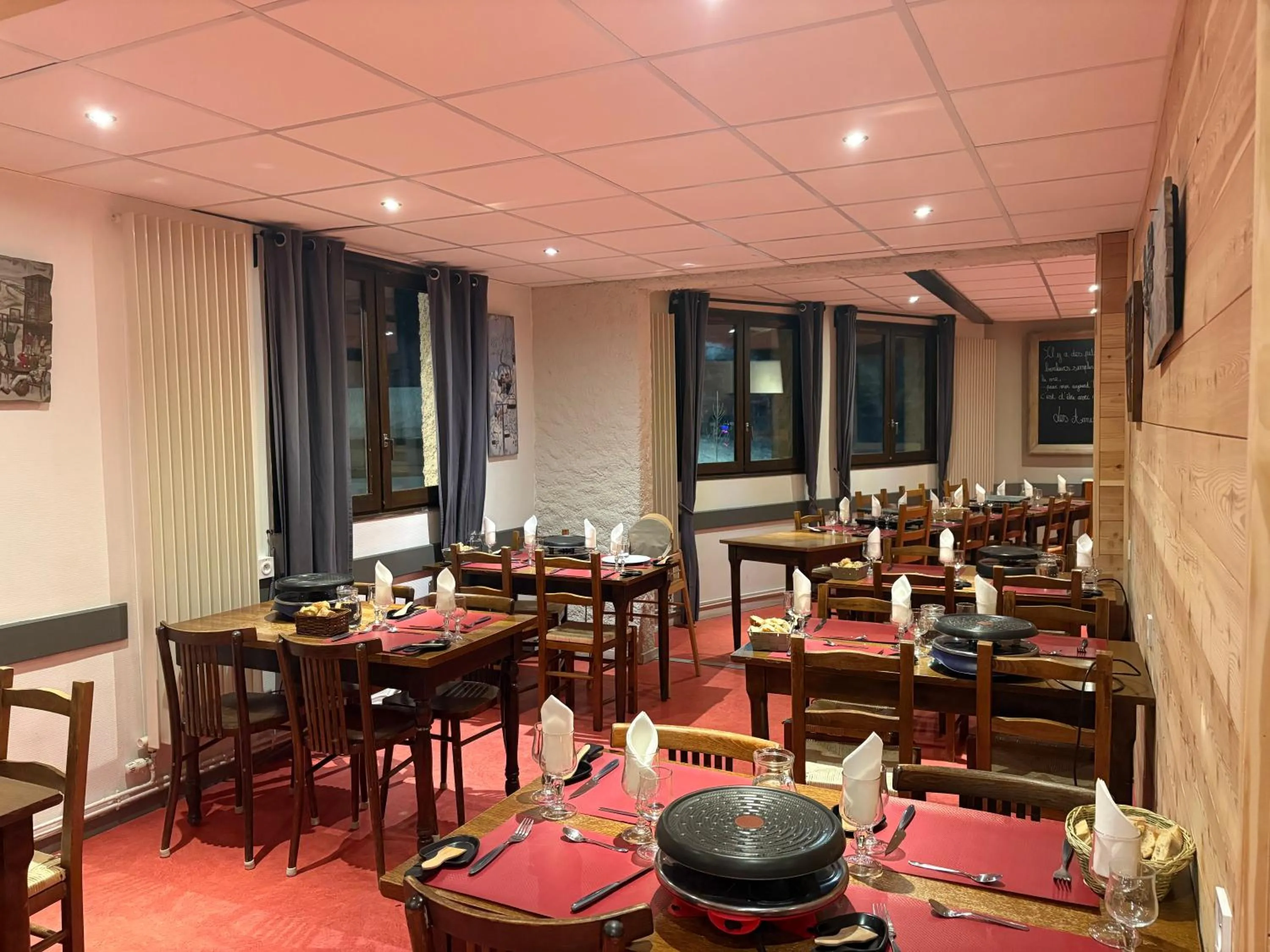 Restaurant/places to eat in Les Carlines