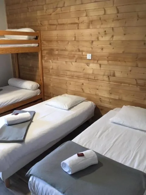 Photo of the whole room, Bed in Les Carlines