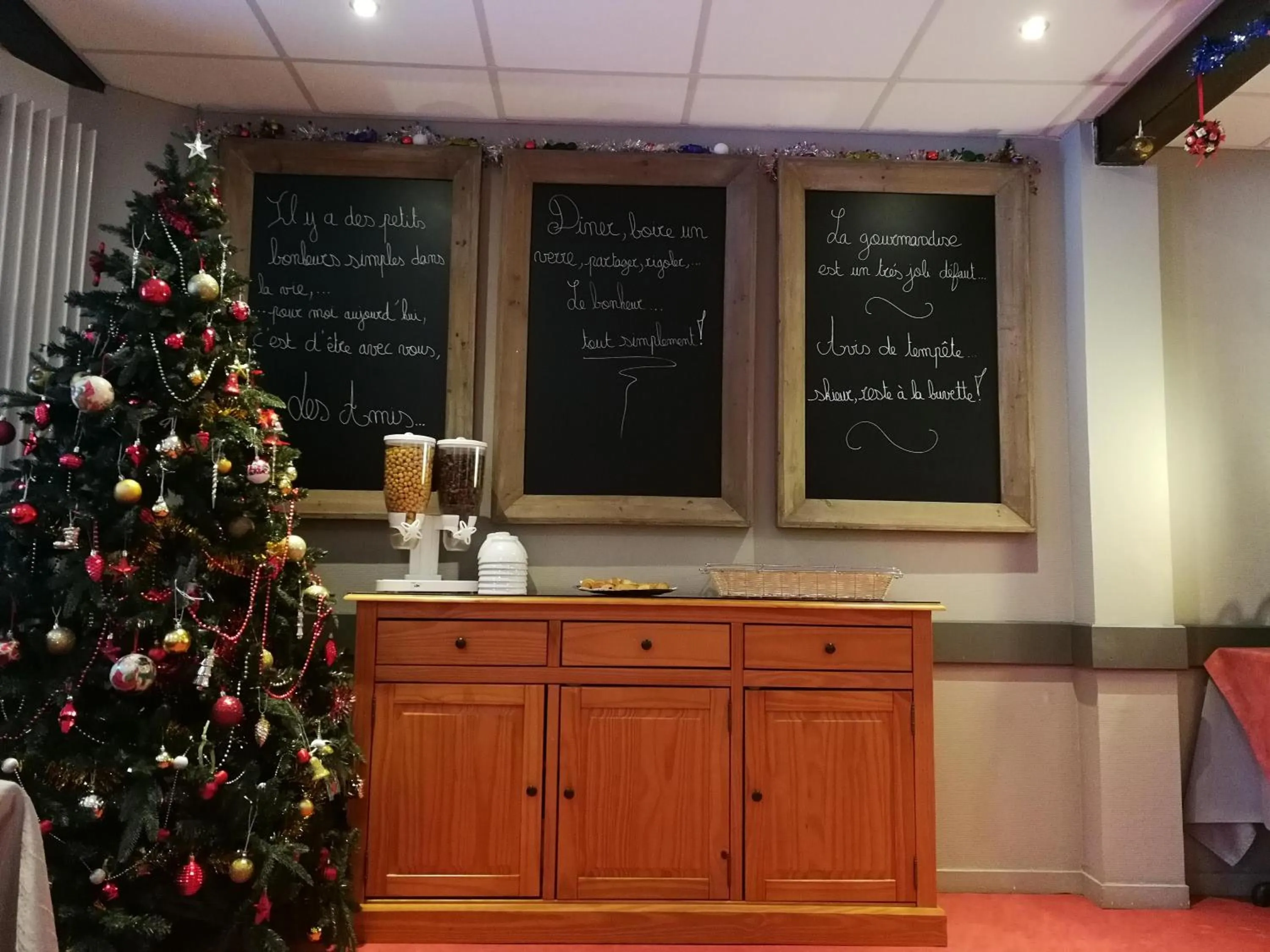 Restaurant/places to eat in Les Carlines