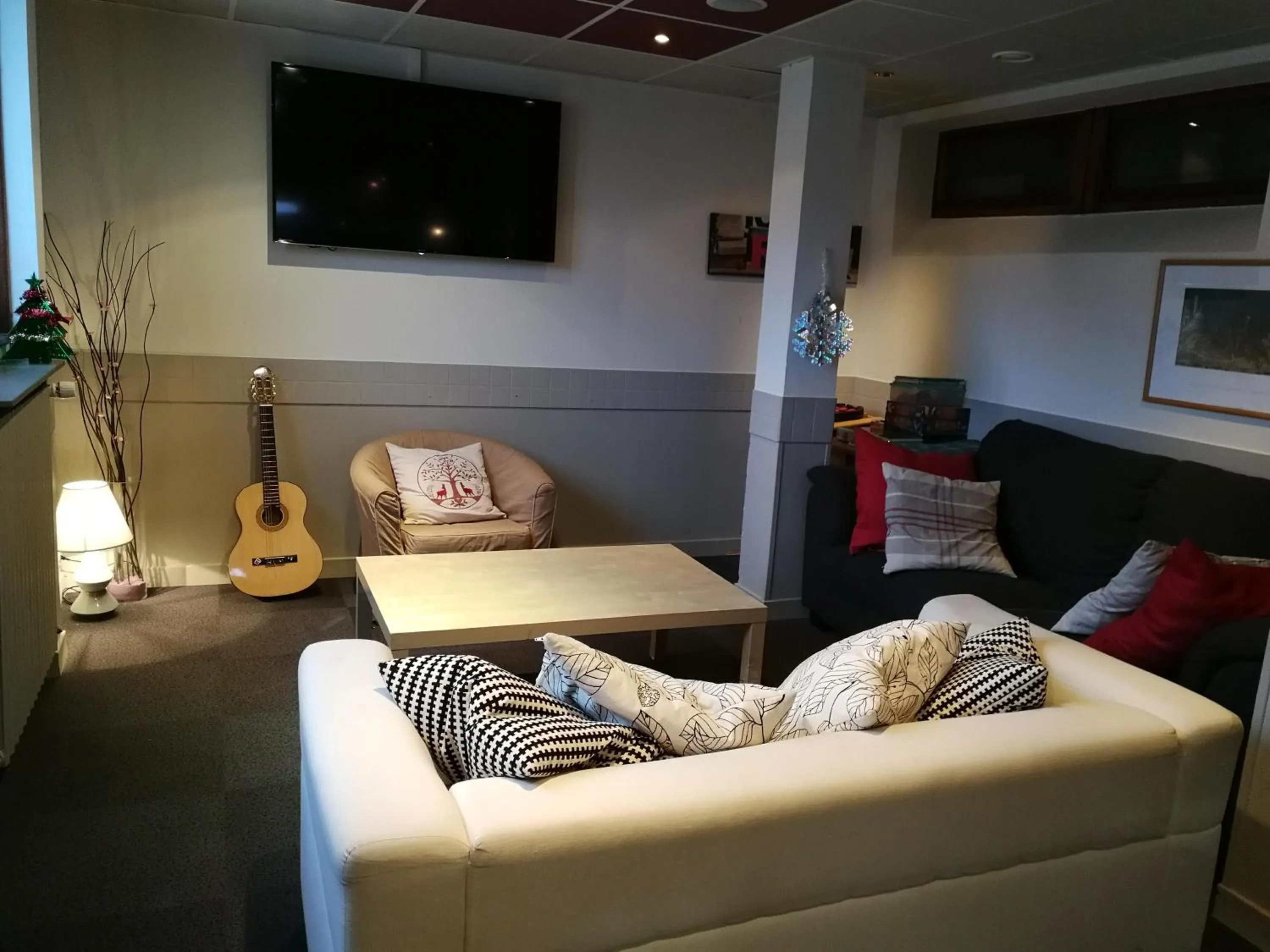 Communal lounge/ TV room in Les Carlines