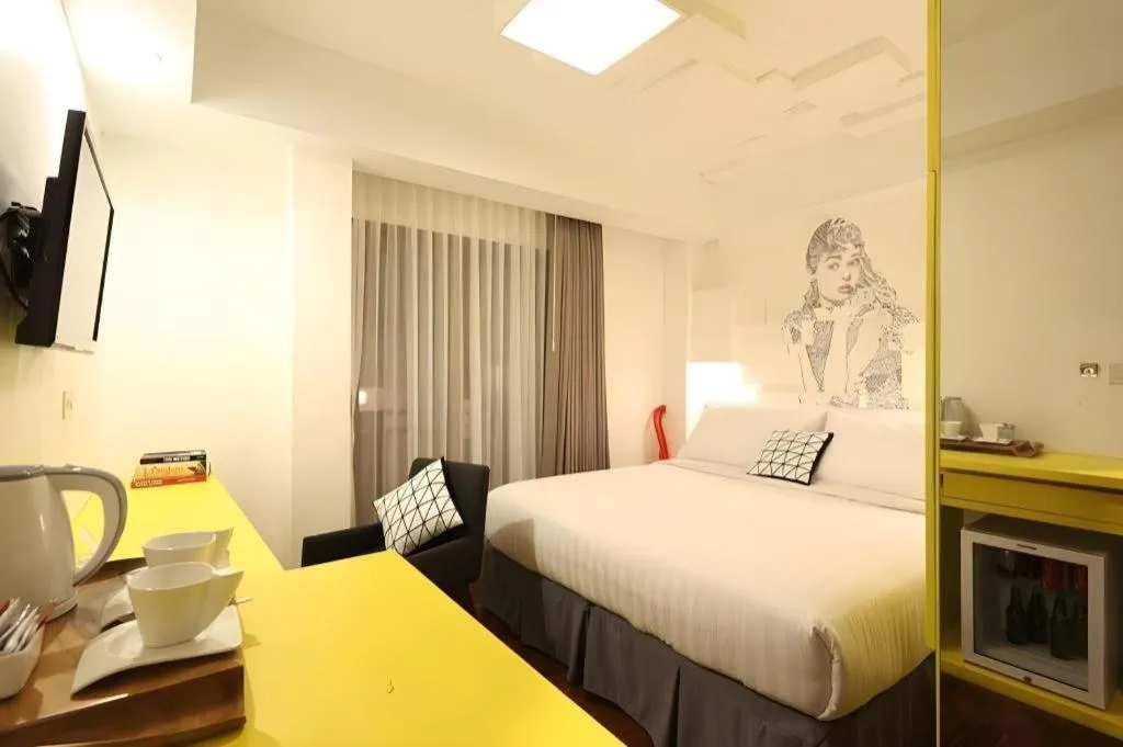 Bed in The Silk at Dago Boutique Hotel