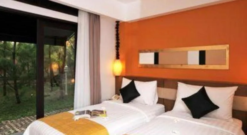 Bed in The Silk at Dago Boutique Hotel