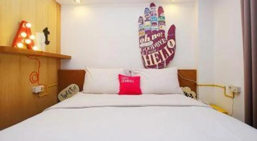 Bed in The Silk at Dago Boutique Hotel