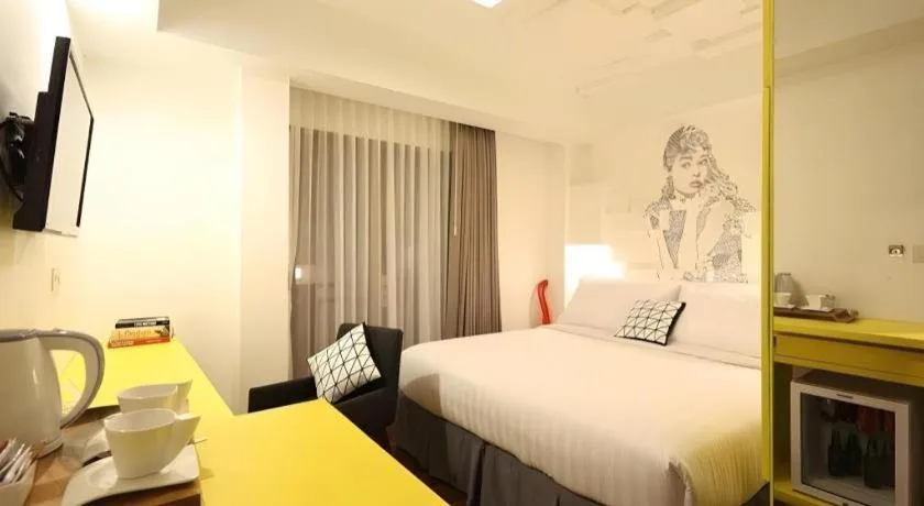 Bed in The Silk at Dago Boutique Hotel