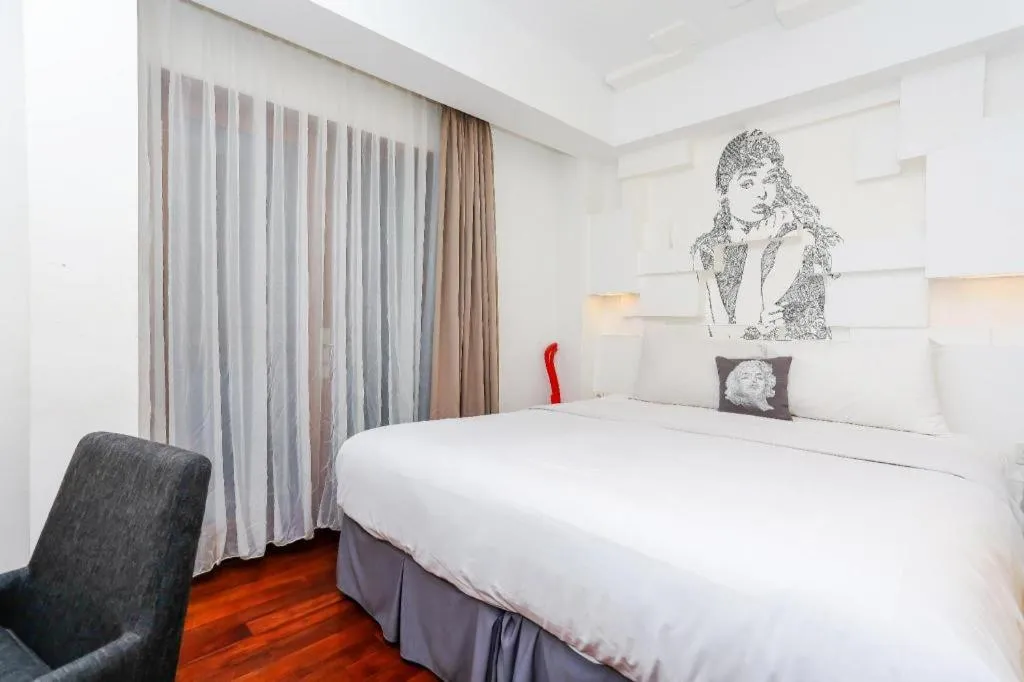 Bed in The Silk at Dago Boutique Hotel